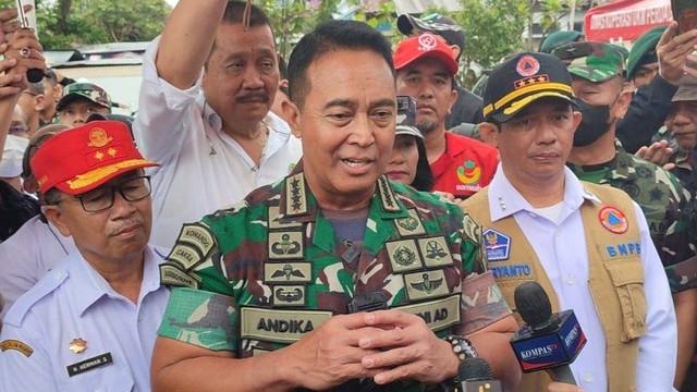 Panglima TNI Jenderal Andika Perkasa di RS Sayang Cianjur, Rabu (23/11/2022).  Foto: Rachmadi Rasyad/kumparan