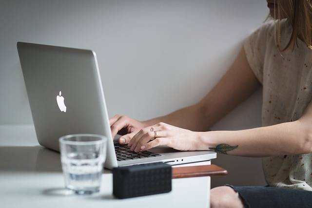 Ilustrasi: Cara Mematikan MacBook dengan Mudah dan Aman Sumber: pixabay.com