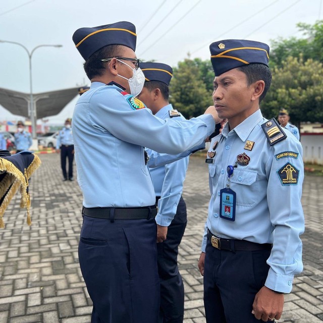 Lapas Narkotika Kelas IIA Pamekasan Gelar Penyematan Tanda Pangkat ...