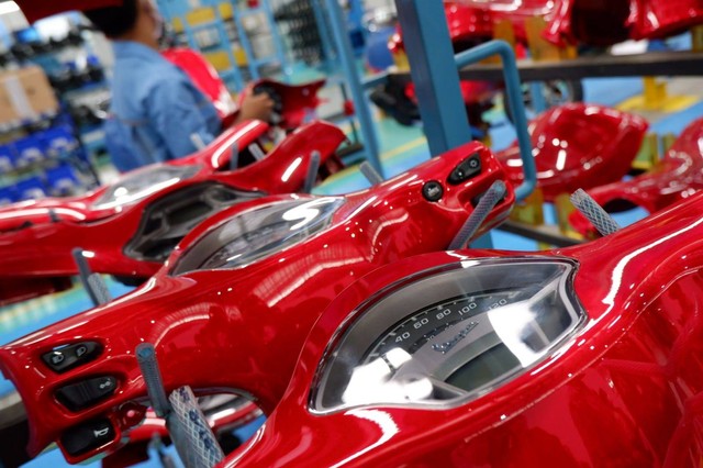Produksi perdana Vespa di pabrik Piaggio Group di Cikarang. Foto: Aditya Pratama Niagara/kumparan