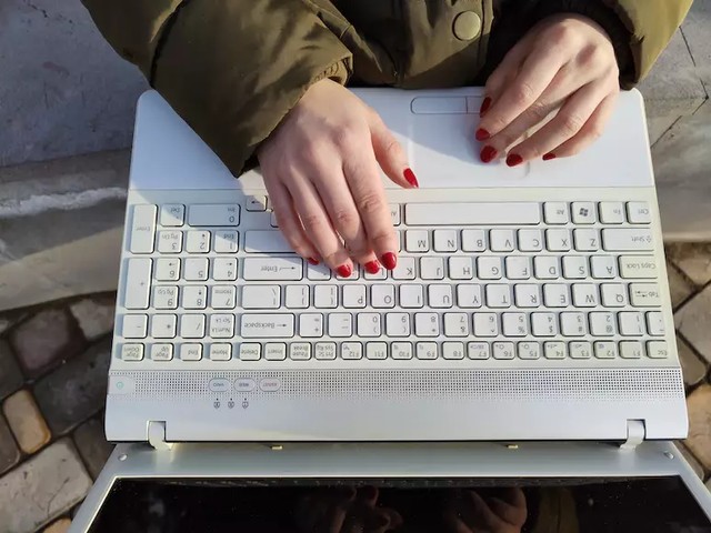 https://unsplash.com/@varpap - sebutkan perangkat lunak antiplagiasi untuk menghindari plagiat?