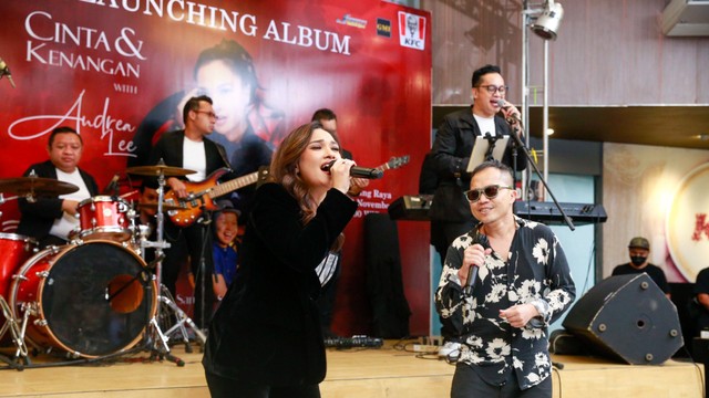 Andrea Lee rilis album solo bertajuk Cinta & Kenangan, KFC Kemang, Rabu (23/11/2022). Foto: Giovanni/kumparan