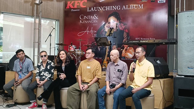 Andrea Lee rilis album solo bertajuk Cinta & Kenangan, KFC Kemang, Rabu (23/11/2022). Foto: Giovanni/kumparan