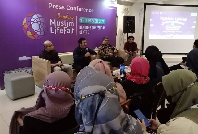 Rachmat Surtanas Marpaung pada saat Press Conference Bandung Muslim LifeFair di Delapan Padi Bandung(Foto Ali)