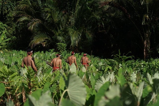 Potret Suku Mentawai di tengah hutan. Sumber: Dokumentasi Pribadi (Hak Cipta INADIS)