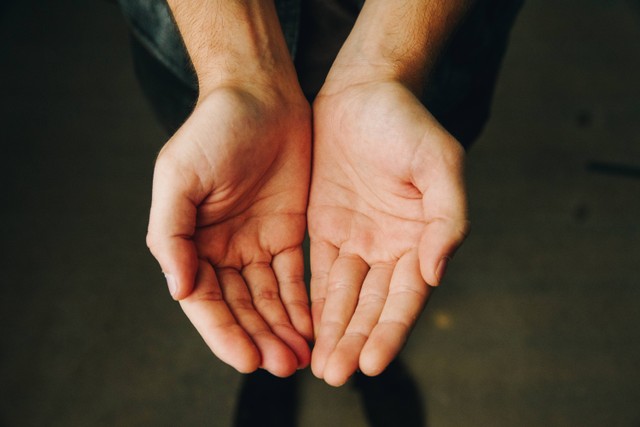 Ilustrasi carpal tunnel syndrome terjadi pada tangan dan pergelangan tangan. Foto: Unsplash