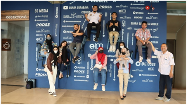 Shafira bersama Team Swargaloka berkunjung ke Radio Suara Surabaya