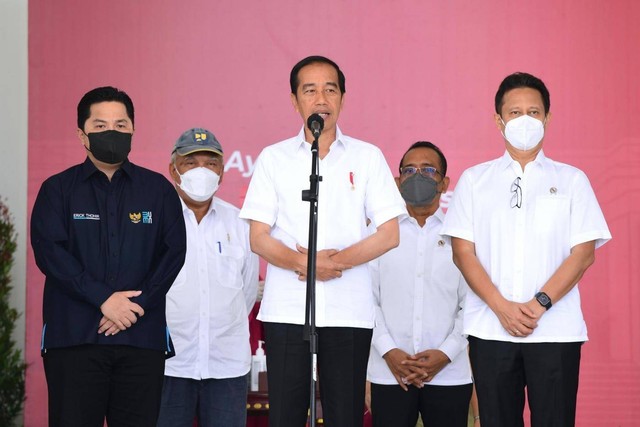 Presiden Jokowi memberikan keterangan pers usai disuntik vaksin booster dosis kedua, di Istana Kepresidenan Bogor, Kamis (24/11/2022). Foto: Lukas/Biro Pers Sekretariat Presiden