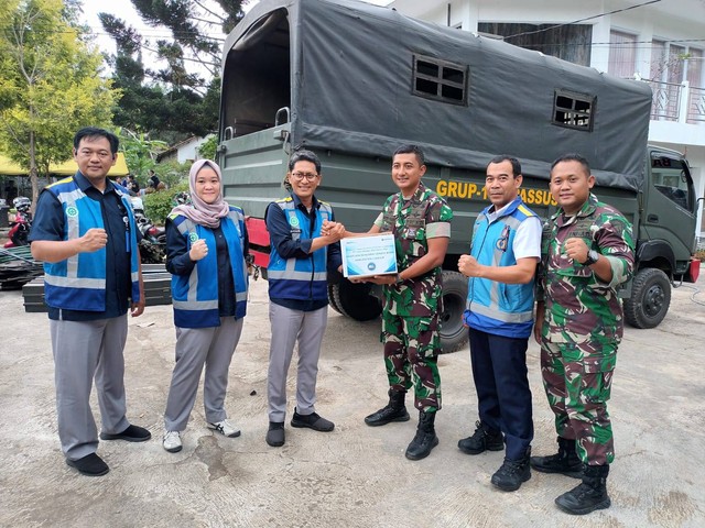 PT Jasa Marga sebagai koordinator Satgas BUMN Jabar menyalurkan bantuan untuk korban gempa Cianjur. Foto: Dok. Jasa Marga