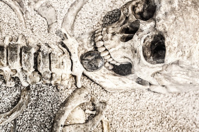 Ilustrasi tradisi Obol Charon Zaman Yunani Kuno. Foto: Shutterstock