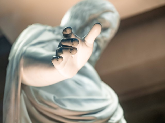 Ilustrasi patung Yesus Kristus yang diyakini sebagai Messiah dalam ajaran Kristen. Foto: Unsplash