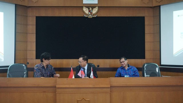 Dr.Ir Gunawan Budiyanto, MP., IPM beserta perwakilan Asia University. Sumber : IMaBs