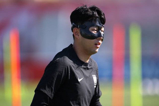 Ilustrasi fungsi topeng pemain bola. Foto: Kim Hong-Ji/REUTERS