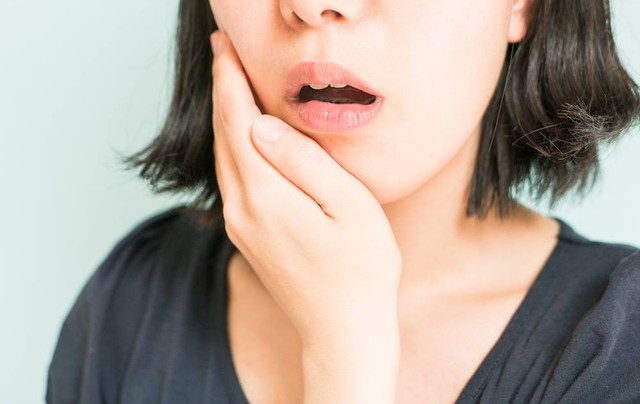 Rasa sakit di area sekitar rahang bisa jadi gejala awal dari temporomandibular disorder (TMD). Foto: dok. Shutterstock