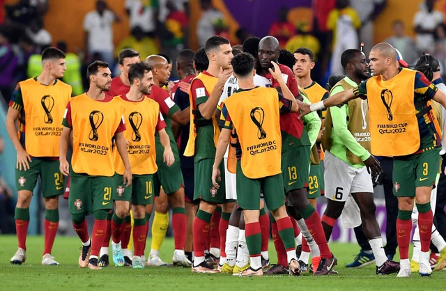 Para pemain Portugal merayakan setelah pertandingan melawan Ghana pada Piala Dunia Qatar 2022 Grup H di Stadion 974, Doha, Qatar. Foto: Jennifer Lorenzini/Reuters