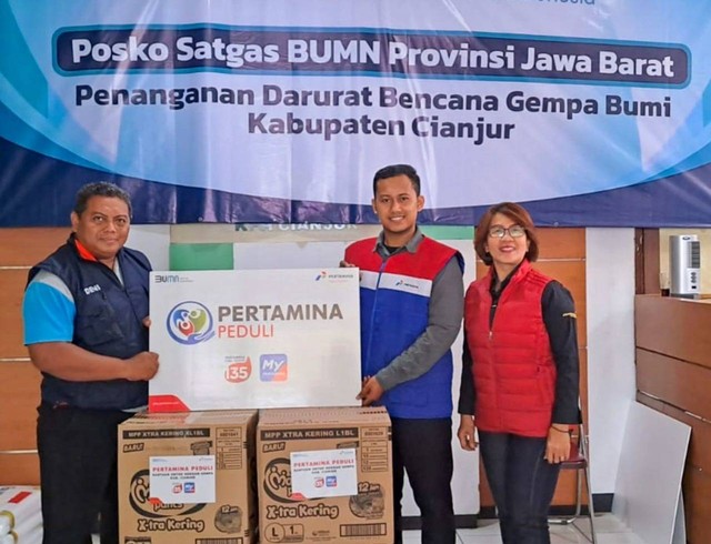 Pertamina salurkan bantuan ke warga terdampak gempa Cianjur. Foto: Dok. Pertamina