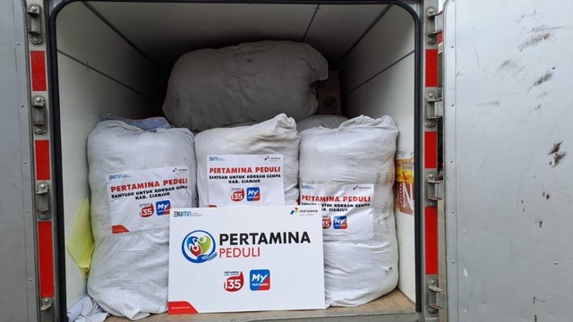 Pertamina salurkan bantuan ke warga terdampak gempa Cianjur. Foto: Dok. Pertamina