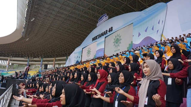 Suasana latihan paduan suara persiapan Muktamar Ke-48 Muhammadiyah-'Aisyiyah.(Foto: Dokumentasi Universitas 'Aisyiyah Surakarta)