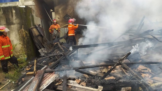 Rumah warga di Bandar Lampung yang terbakar. | Foto: BPBD Kota Bandar Lampung