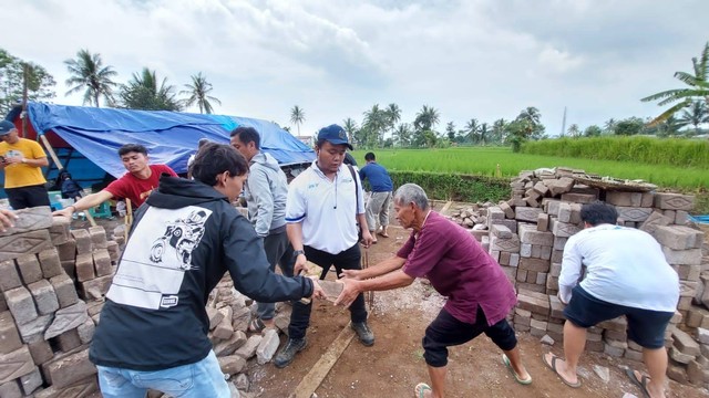 LPEI salurkan bantuan untuk korban bencana gempa Cianjur, Jumat (25/11). Foto: Dok LPEI