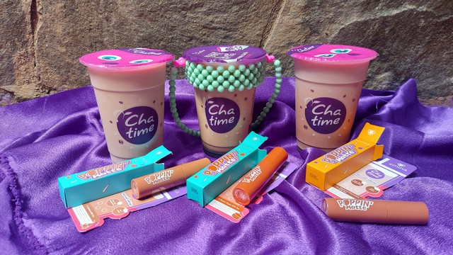 Chatime dan Emina luncurkan kolaborasi lip cream beraroma minuman milk tea. Foto: Azalia Amadea/Kumparan