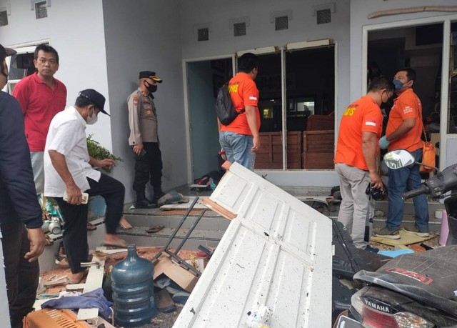 Tabung Gas Elpiji Meledak di Surabaya: Rumah Rusak, Suami Istri Luka Bakar