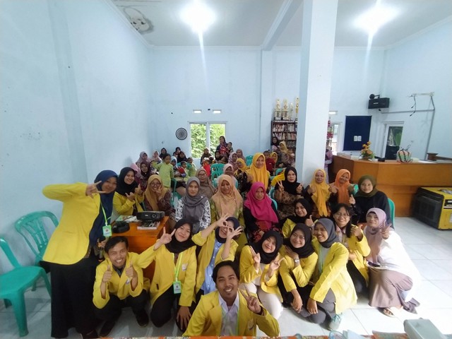 Sosialisasi Stunting KKN UNNES Desa Derongisor 2022. foto/dok