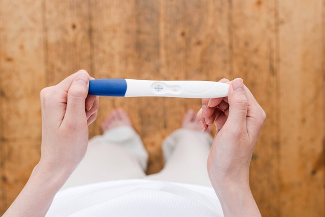 Flek tanda hamil biasanya akan disertai dengan gejala kehamilan. Foto: Pexels.com
