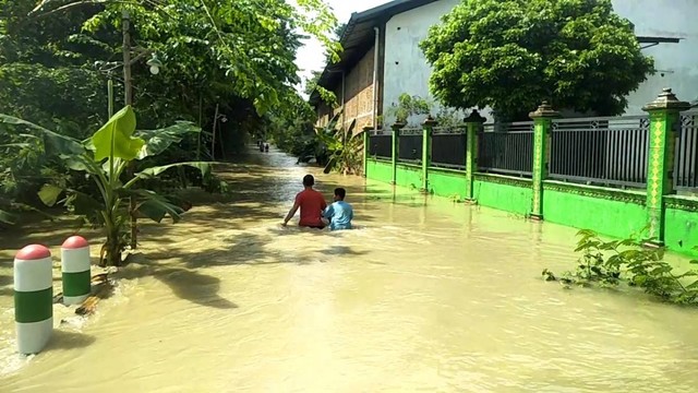 Kali Pacal Meluap,Banjir Rendam 5 Desa di Bojonegoro