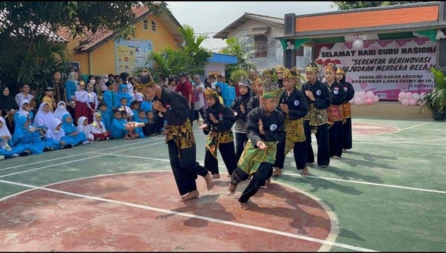 Dokumen Pribadi: Foto Kegiatan Sekolah