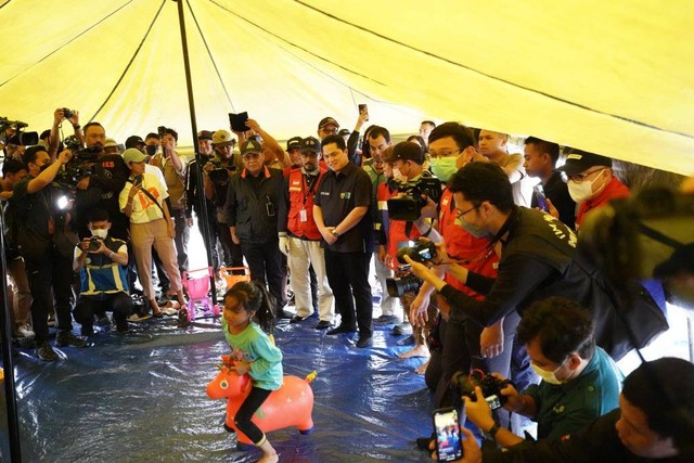 BRI sediakan posko trauma healing dan dapur umum untuk bantu masyarakat terdampak bencana gempa Cianjur. Foto: Dok. BRI