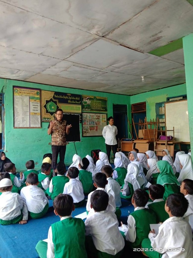 Proses kegiatan pembelajaran di Madrasah (Sumber : Dokumentasi pribadi)