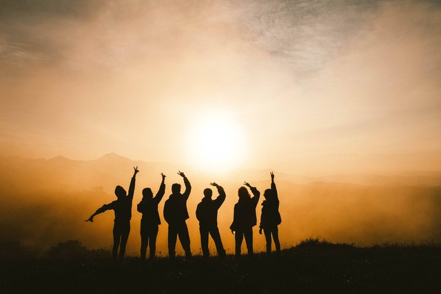 Ilustrasi Puisi Pendek Anak SD tentang Sahabat. Foto: Unsplash/Chang Duong.