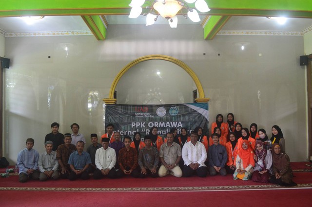 Penerjunan Tim PPK Ormawa Internal Universitas Ahmad Dahlan (UAD) HMPS PBSI di Margomulyo Yogyakarta (Foto Istimewa)