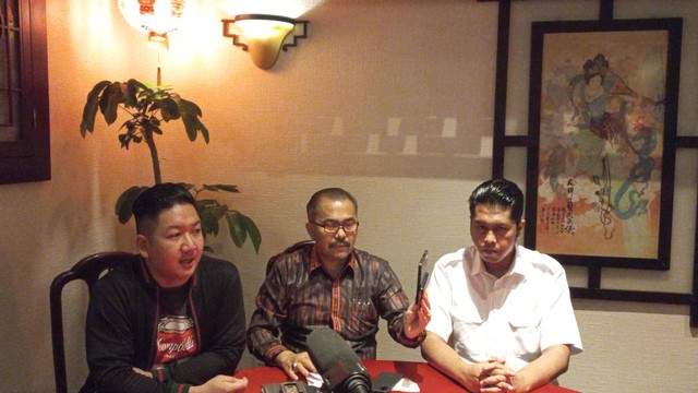 Pengacara Agus Hartono, Kamaruddin Simanjuntak dalam jumpa pers di Semarang. Foto: Intan Alliva/kumparan