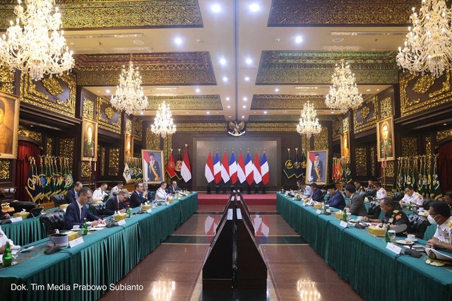 Menteri Pertahanan RI, Prabowo Subianto, menerima kunjungan kehormatan Menteri Angkatan Bersenjata National Prancis, YM Ssbastien Lecornu, di Kemhan, Jakarta, Jumat (25/11/2022). Foto: Tim Media Prabowo Subianto