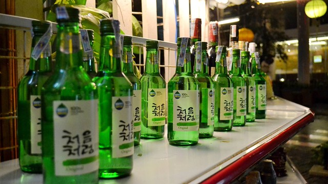 Ilustrasi Soju. Foto: Thira Gustavson/Shutterstock