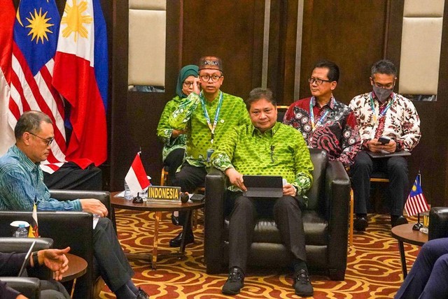 Menko Airlangga Hartarto dalam pertemuan tingkat menteri BIMP-EAGA 2022 di Pontianak. Foto: Dok. Official BIMP-EAGA