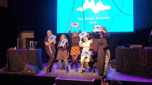 Penyerahan The Oram Awards kepada musisi berdarah Minang, Rani Jambak, di Huddersfield, Inggris, (24/11/2022). Dokumentasi: Rani Jambak