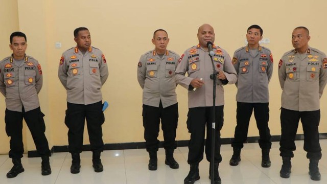 Kapolda Papua, Irjen Pol Mathius Fakhiri bersama para PJU. (Foto Humas Polda Papua)  