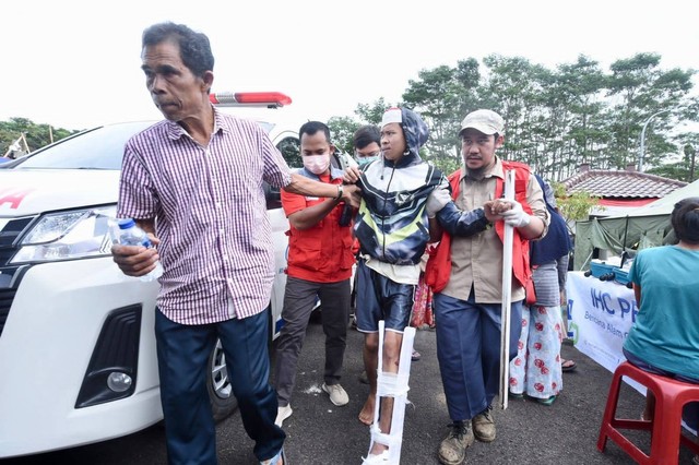 Penanganan kesehatan pasca gempa kepada masyarakat Cianjur yang dilakukan oleh PT Pertamina Bina Medika-Indonesia Healthcare Corporation (Pertamedika IHC), salah satu anak usaha PT Pertamina (Persero), hari ini telah menjangkau 200 warga. Foto: Istimewa