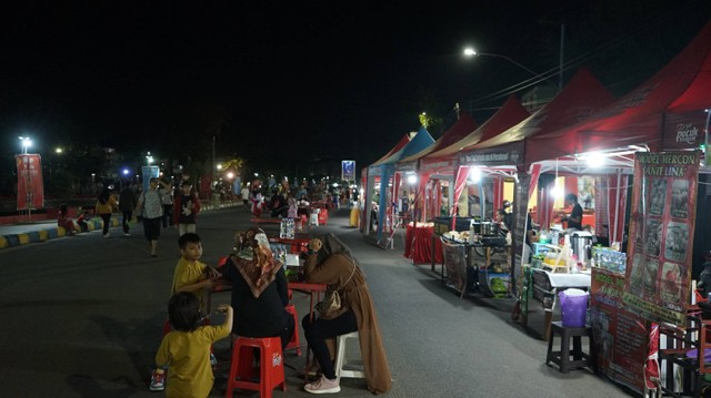 Kawasan sekanak lambidaro yang jadi area destinasi wisata kuliner bagi warga Kota Palembang, Sabtu (26/11) Foto: prima/abp/Urban Id