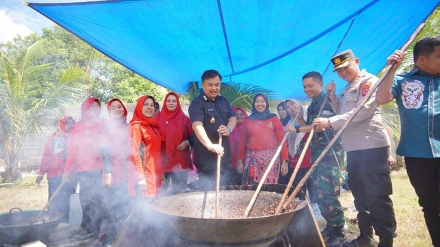 Dharmasraya masak 1,5 ton rendang untuk korban gempa Cianjur. Foto: Dok. Istimewa