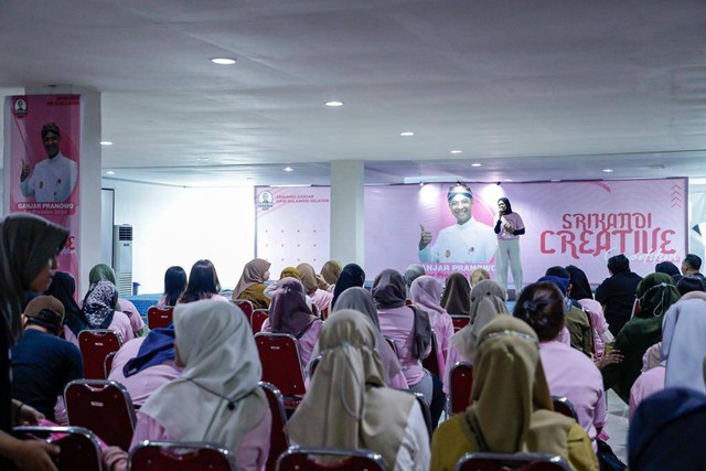 Srikandi Ganjar menggelar kegiatan Creative Competition di Misi Depo Bangunan, Kabupaten Gowa untuk menggerakkan industri seni bagi perempuan di Sulawesi Selatan. Foto: Dok. Istimewa