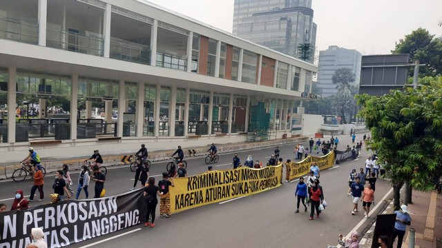 YLBHI lakukan aksi tolak pengesahan RKUHP di Car Free Day Jakarta. Foto: Dok. YLBHI
