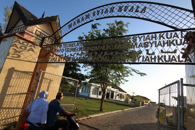 Pintu masuk kompleks Makam Syiah Kuala. Foto: Ahmad Ariska/Majalah Aceh 