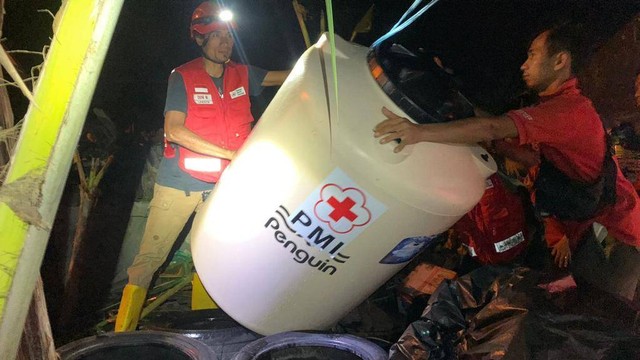 Sebagai ilustrasi: PMI di lokasi gempa Cianjur. Foto: PMI