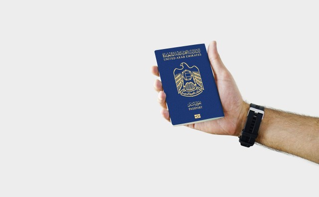 Ilustrasi paspor UEA. Foto: Alii Sher/Shutterstock