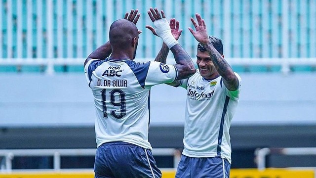 Pertandingan uji coba antara Persikabo melawan Persib di Stadion Pakansari, Cibinong, Kab. Bogor, Minggu (27/11/2022). Foto: Instagram/@persib