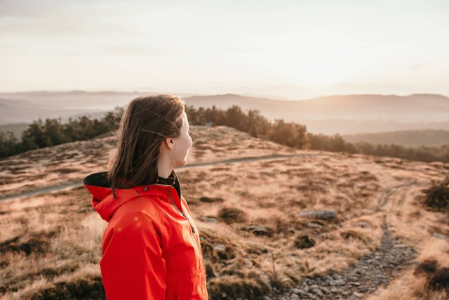 Ilustrasi Puisi Semangat Berjuang untuk Masa Depan. Foto: Unsplash/Theodor Vasile.